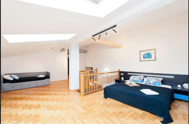 Bright&comfy- 5 Colours- Golden Apartments- Old Town Apartment *